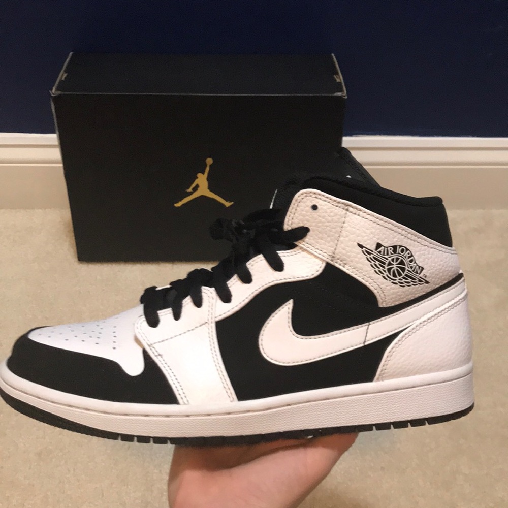 Jordan 1 tuxedo Mid size: 10
